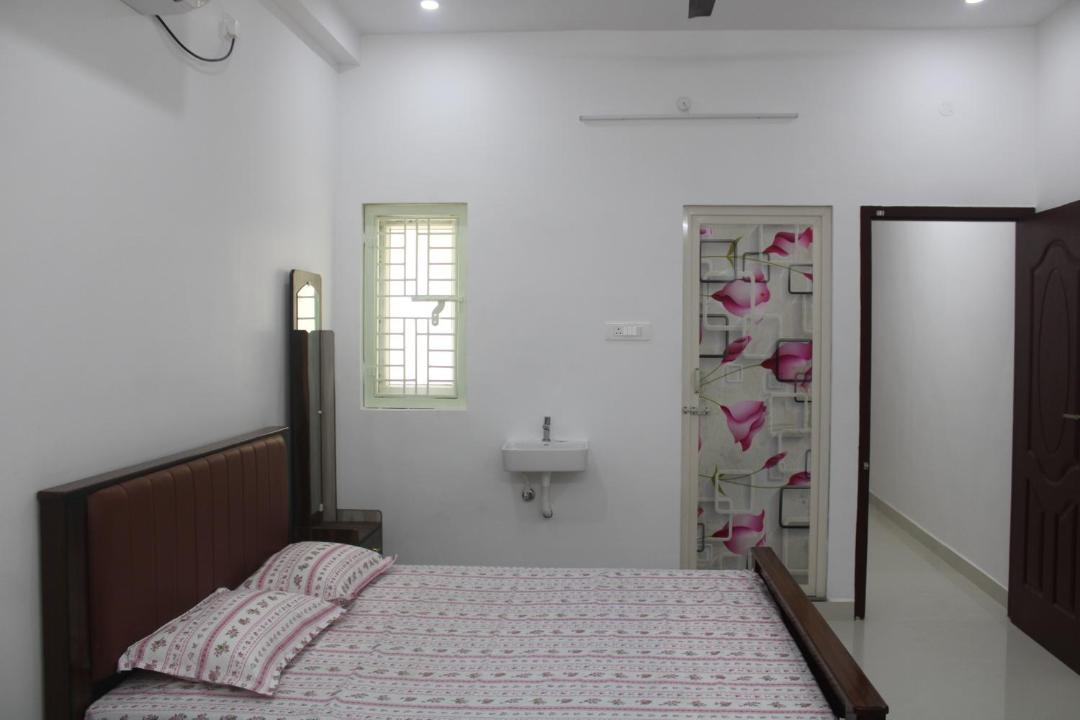 Photo of Bedroom in Tiruchendur