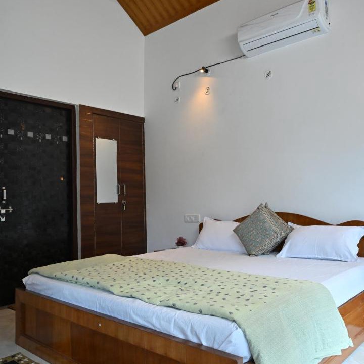 Photo of Bedroom in Lansdowne
