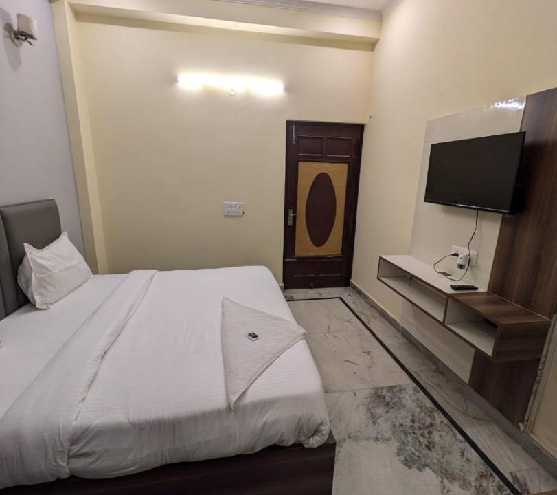 Photo of Bedroom in Sector 62