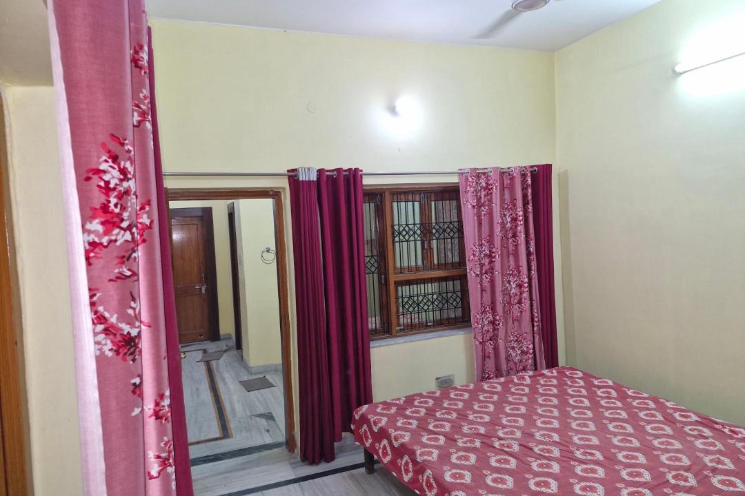Photo of Bedroom in Jhusi