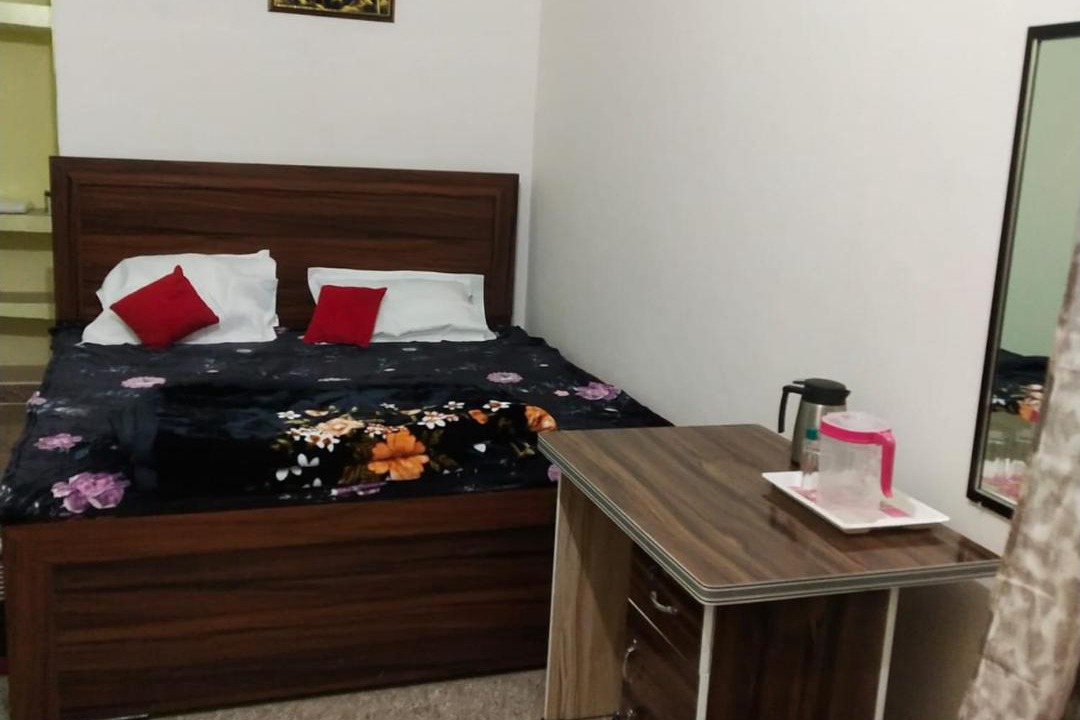 Photo of Bedroom in Naini