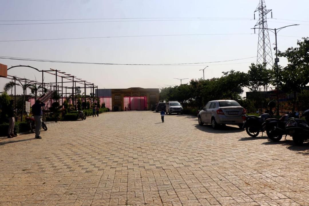 Photo of Others in Rau