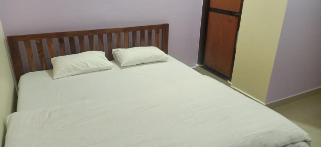 Photo of Bedroom in Mangeshi