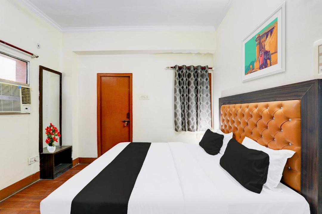 Photo of Bedroom in Alambagh