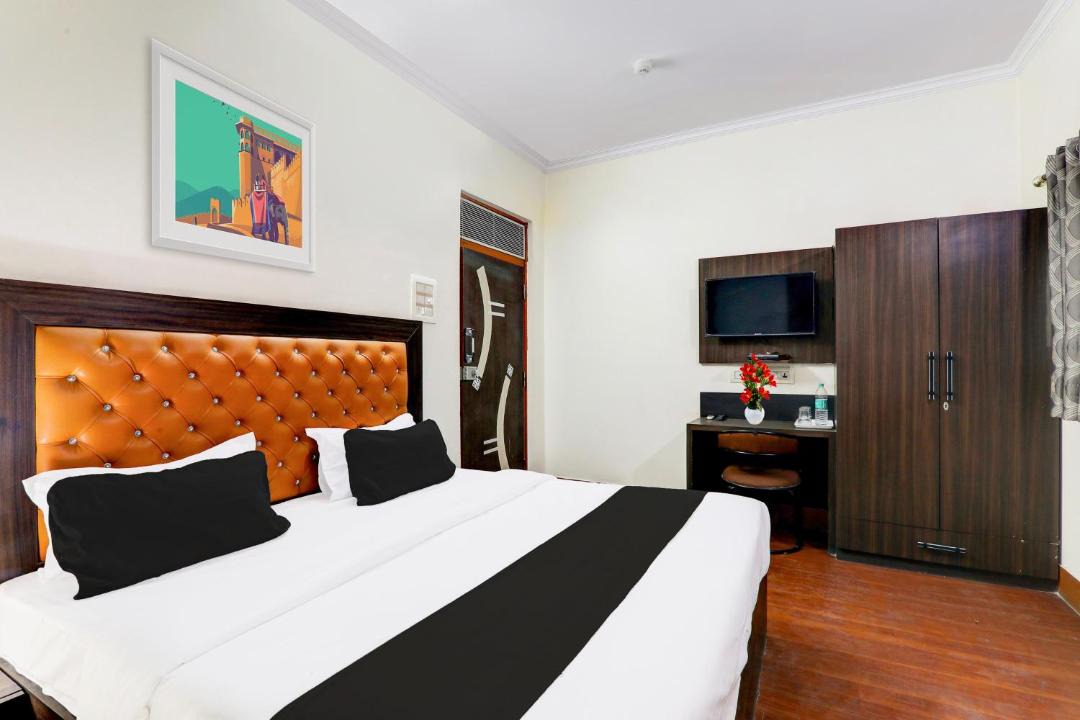 Photo of Bedroom in Alambagh