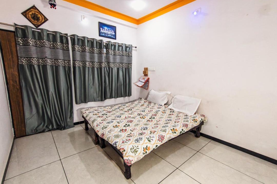 Photo of Bedroom in Rajpipla