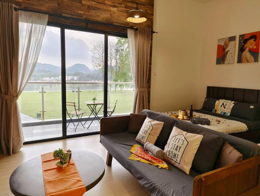 Photo of Livingroom in The Strand