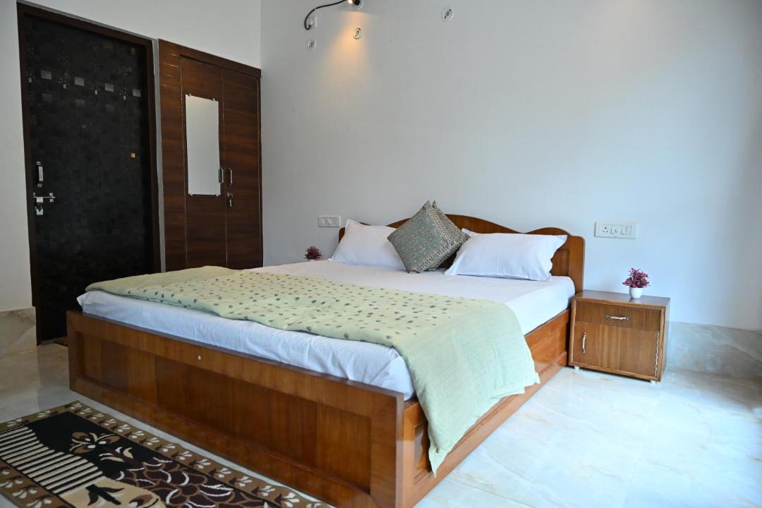 Photo of Bedroom in Lansdowne