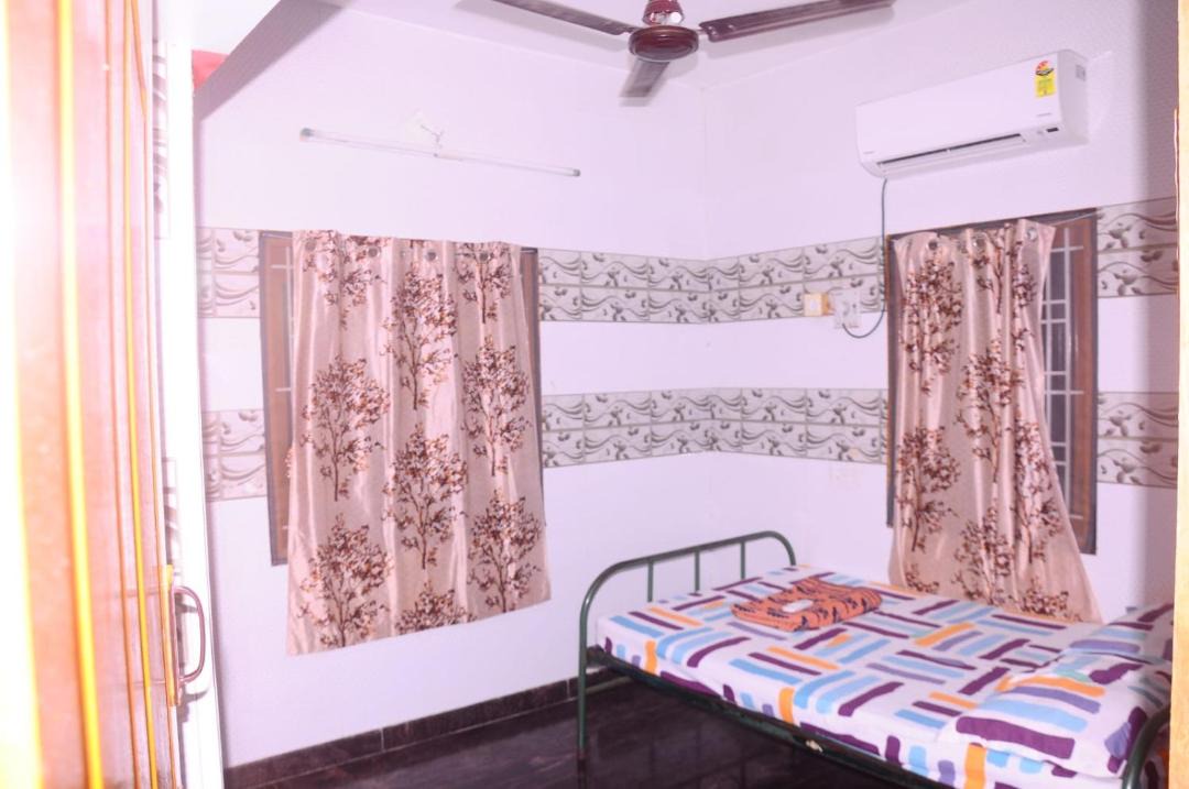 Photo of Bedroom in Tiruchendur