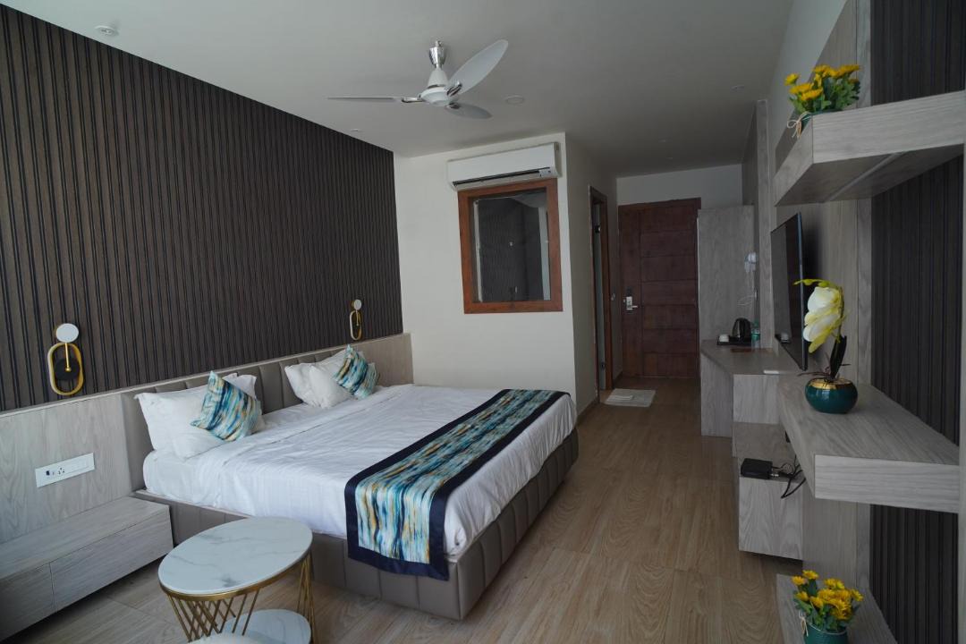 Photo of Bedroom in Alambagh