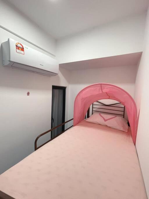 Photo of Bedroom in Bandar Menjalara