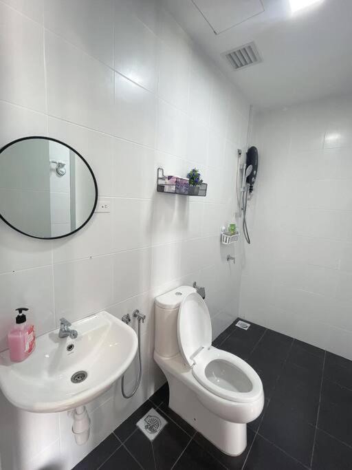 Photo of Bathroom in Bandar Menjalara