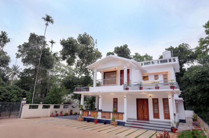 Photo of Others in Kunnathidavaka