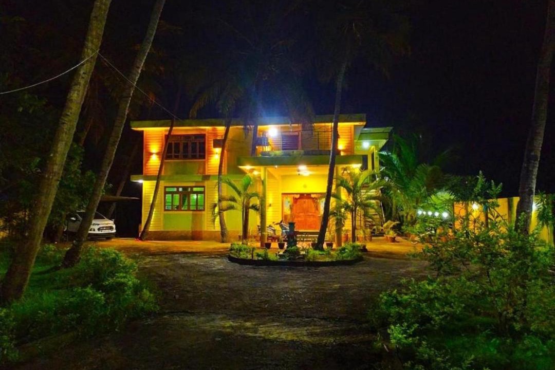 Photo of Buildings in Mangeshi