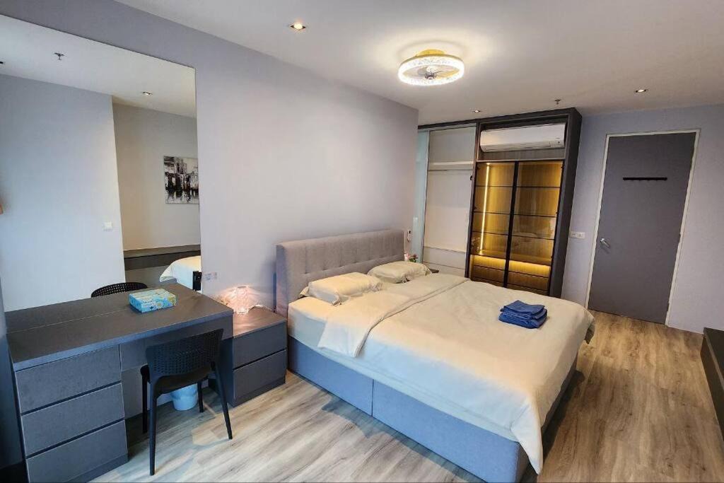Photo of Bedroom in Tropicana