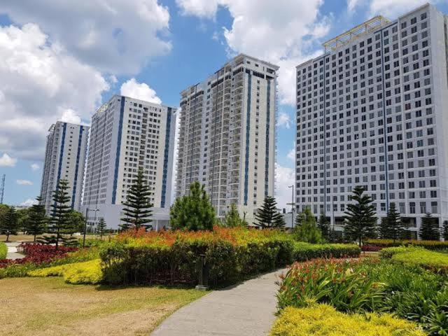 Photo of Buildings in Silang Junction North
