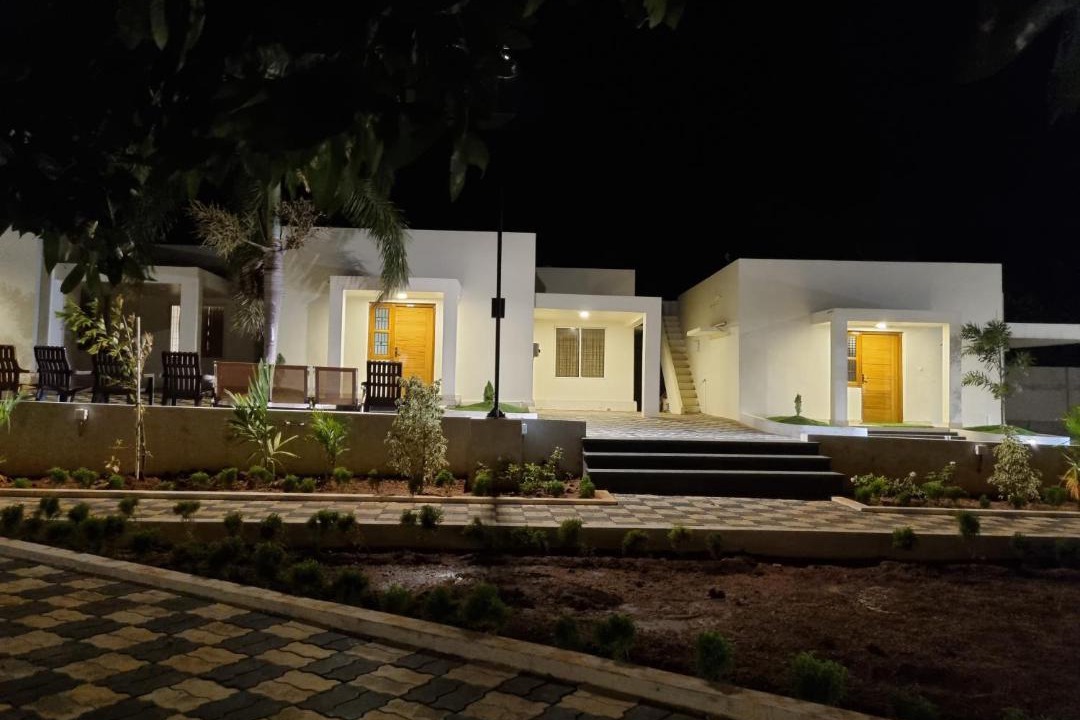 Photo of Buildings in Courtallam