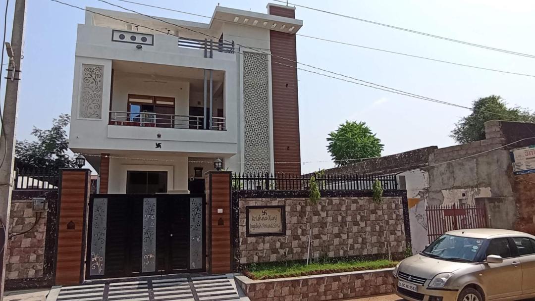 Photo of Buildings in Lachhmangarh