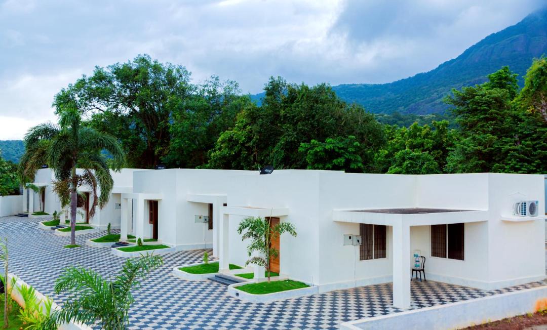 Photo of Buildings in Courtallam