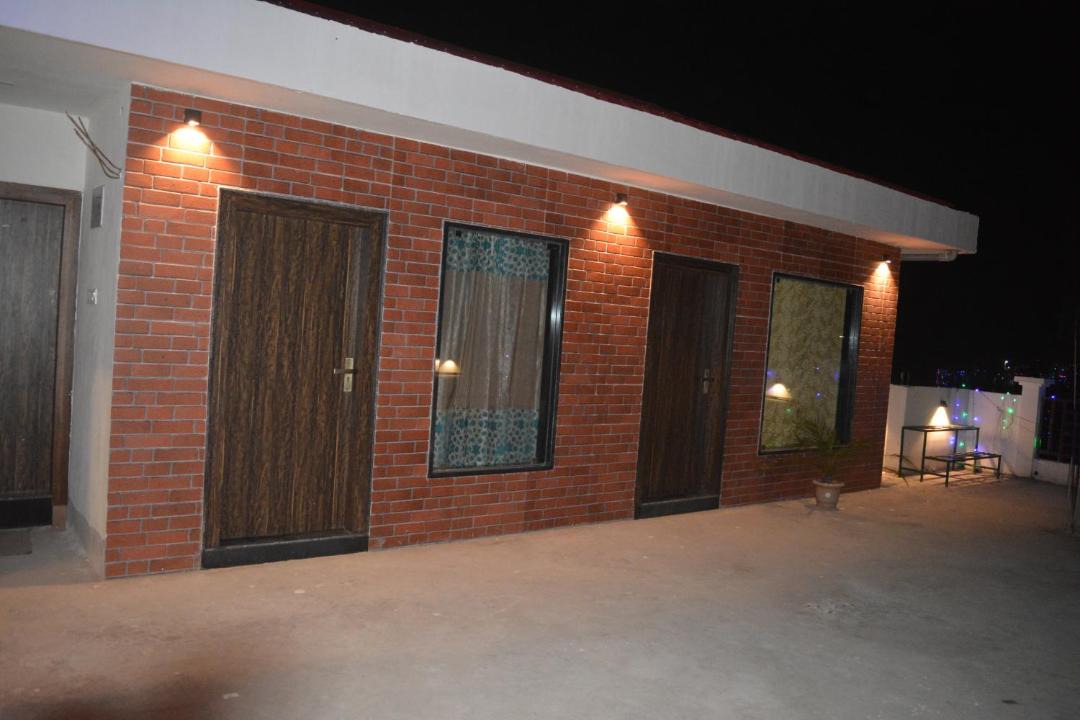 Photo of Buildings in Sualkuchi