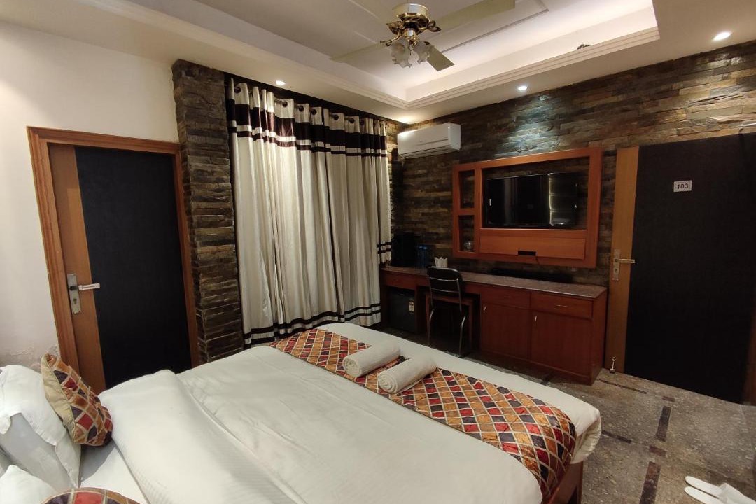 Photo of Bedroom in Sector 70