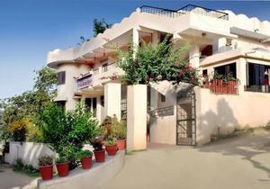 Hotel Parash New (A complete family hotel)