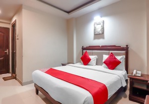 OYO 75986 Hotel Grandeur