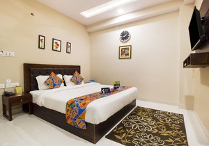 FabExpress Travelers Lodge