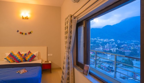 Deluxe Private A/C Room with Panoramic View and ensuite Bathroom