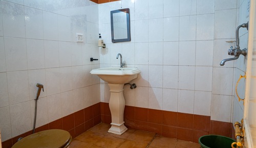 Economy Room