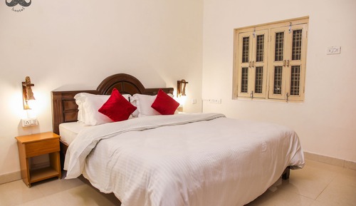 Deluxe Private Room (Non AC)