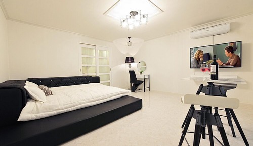 Room (B102)