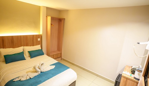 Deluxe Queen Room