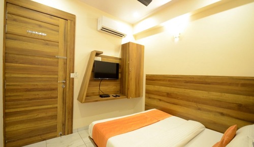 Deluxe AC Room.