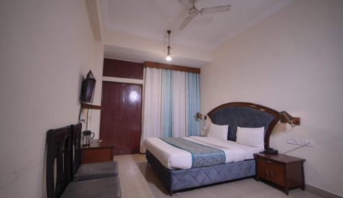 Luxury Quadruple Room, City View