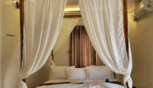 Honeymoon Room
