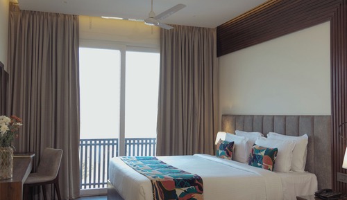 Premium Double Room, Balcony, Partial Lake View