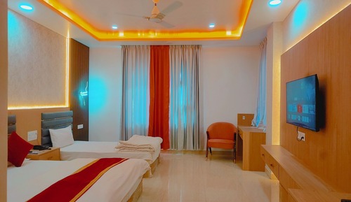 Luxury Triple Room, City View