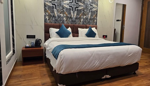 Premium Twin Room with Balcony