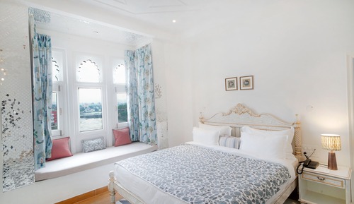 Superior Room, Lake View