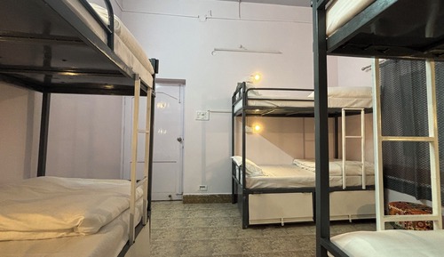 6 Bed Mixed Dorm with external washroom