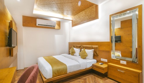 Deluxe AC Room