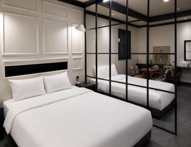 Deluxe Family Room