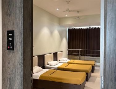 Single Bed in Mixed Dormitory Room