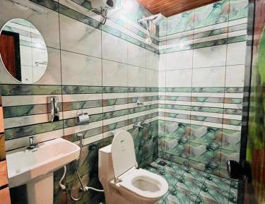 Deluxe Double Room (2 Adults + 1 Child)