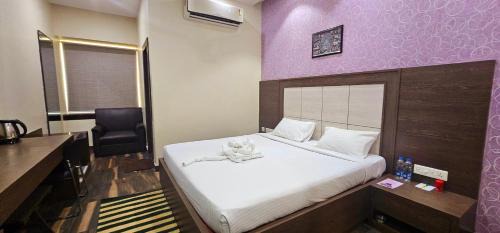 Deluxe Double or Twin Room with City View