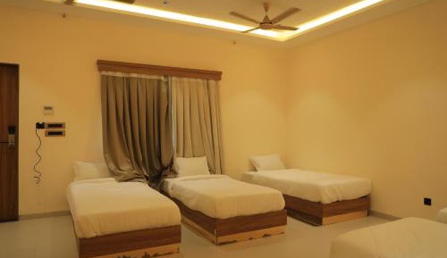8-Bed Mixed Dormitory Room