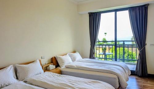 Quadruple Room with Mountain View