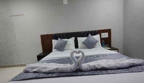 Deluxe Double Room (2 Adults + 1 Child)