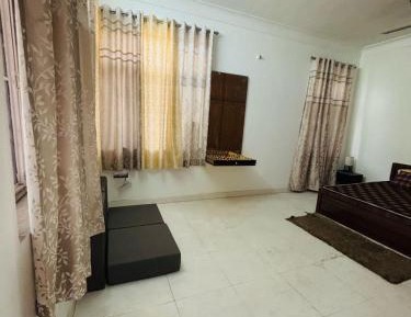 Studio Apartment with One Double Bed